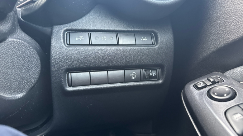 Nissan Juke 1.0 DiG-T N-Connecta 5dr Petrol Hatchback